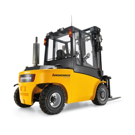 Б.в газовий вилковий навантажувач TFG 670