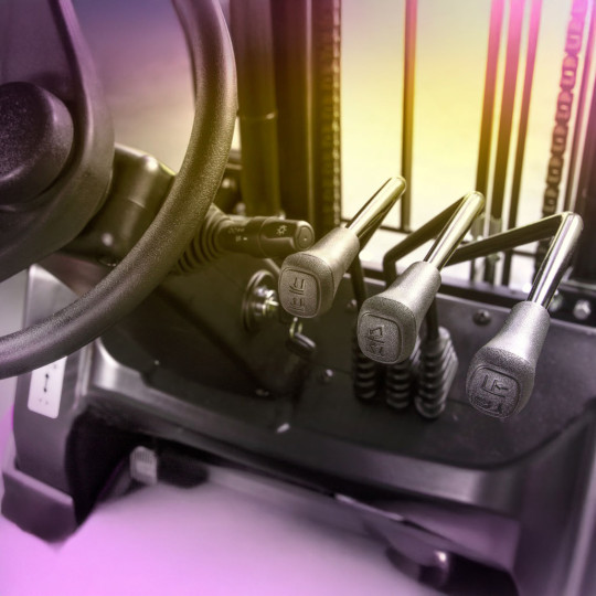 Електричний чотириколісний вилочний навантажувач - CBH 3.0 | Щогла 3300mm | AntOn by Jungheinrich