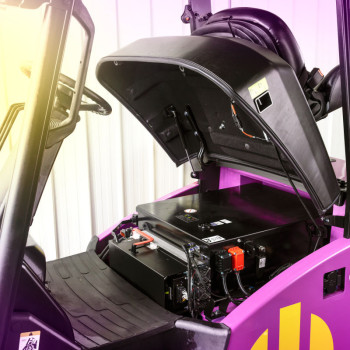 Електричний чотириколісний вилочний навантажувач - CBH 3.0 | Щогла 3300mm | AntOn by Jungheinrich