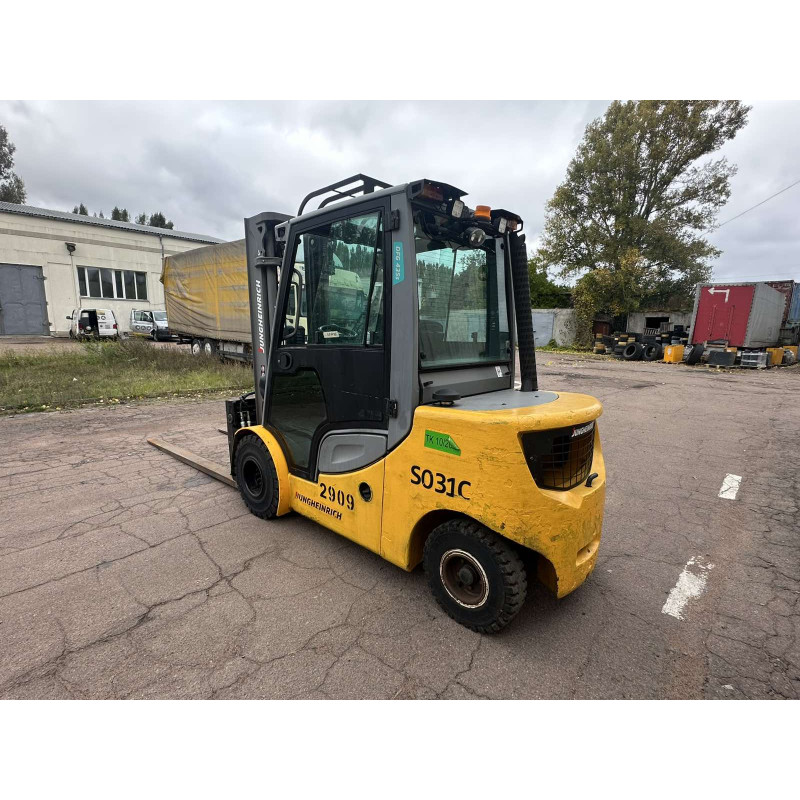 Б.в. Дизельний вилковий навантажувач DFG 435s гідростат