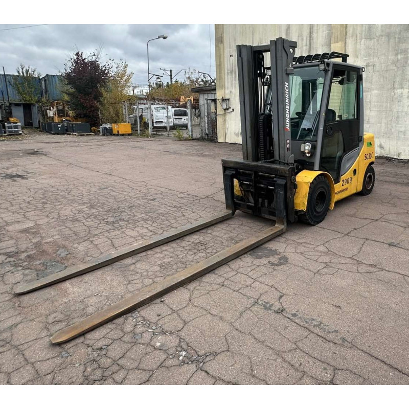 Б.в. Дизельний вилковий навантажувач DFG 435s гідростат