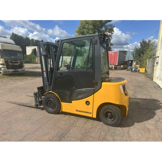 вилковий навантажувач з дизельним приводом