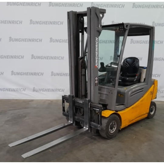 Електричний чотириколісний вилковий навантажувач