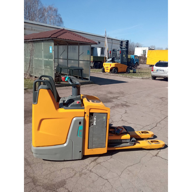 Б.в. Електричний візок з платформою оператора ERE 225i