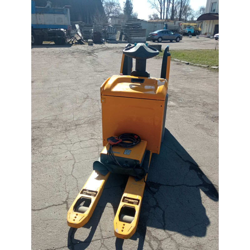 Б.в. Електричний візок з платформою оператора ERE 225i